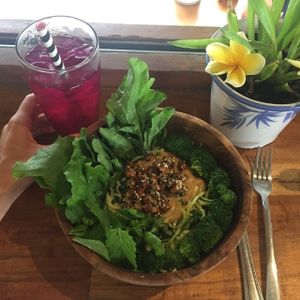 Go green bowl + dragonfruit kombucha at The Shady Shack in Canggu