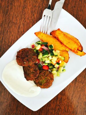 Brokkoli fasírt krumplival, salival vegán tartárral at Great Bistro in Budapest