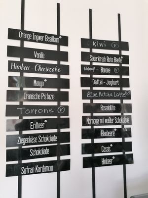 Sorten - (v) = vegan at Kontor Eismanufaktur in Greifswald