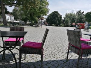 Sitzen zwischen Wall und Innenstadt at Kontor Eismanufaktur in Greifswald