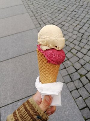 Walnuss, Kirsch-Marzipan at Kontor Eismanufaktur in Greifswald