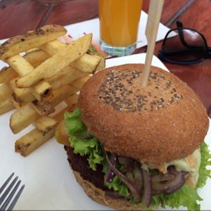 deliscious burger at Bioway in Cali