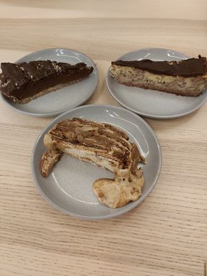 Deserts 😍😍😍 at O Xexexe in Costa Da Caparica