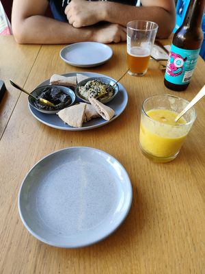 Entree - hummus and tapenade, the best hummus I ever tasted. #Veganuary at O Xexexe in Costa Da Caparica