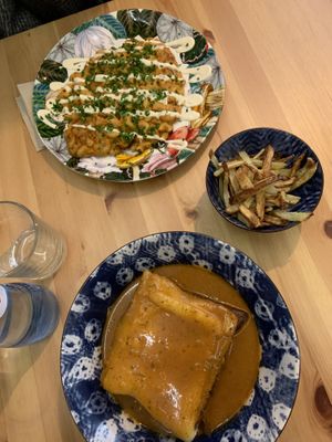 Mac n cheese and francesinha 👌👌  at O Xexexe in Costa Da Caparica