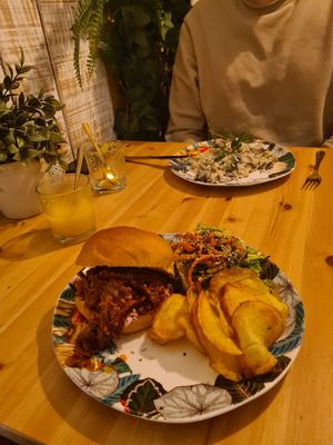 Sloppy Xexas e risotto de cogumelos at O Xexexe in Costa Da Caparica