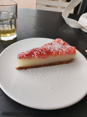 Amazing spot in Albufeira. Everything is fully vegan and even after having dessert you don't feel way too full which is sign of healthy and not process food for me. Stuff very frie at Alfarroba Cafe in Albufeira