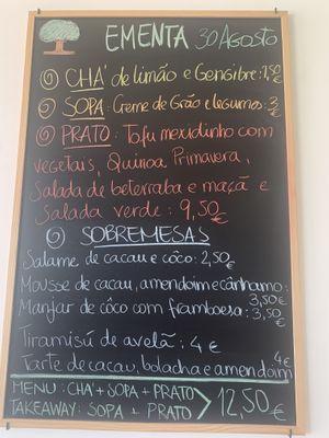 Menú   at Alfarroba Cafe in Albufeira