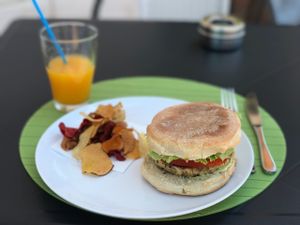 Tempah Burger at Alfarroba Cafe in Albufeira