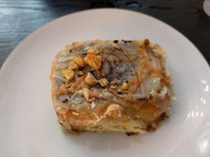 cinnamon roll at Erven in Santa Monica