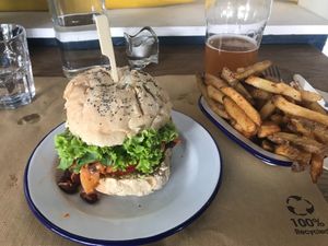 Pulled jackfruit and amazing fries!! at Monkey in Chamonix-mont-blanc