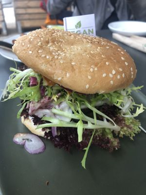 cheesy burger  at Ich Bin So Frey in Landau