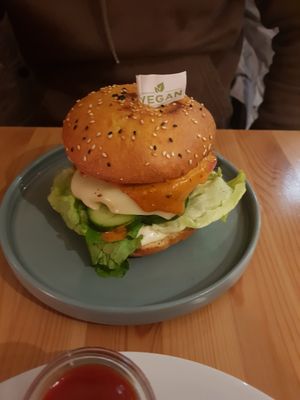Cheezeburger at Ich Bin So Frey in Landau