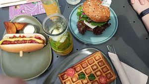 Herzhafte Waffel, cheezy burger & kids menü at Ich Bin So Frey in Landau