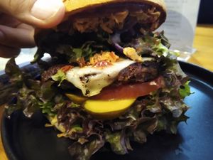 Western burger with cheese and bacon at Ich Bin So Frey in Landau