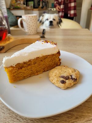 Carrot cake et cookie que j'ai pris pour déguster à la maison. Tous les deux très bons. at Ich Bin So Frey in Landau