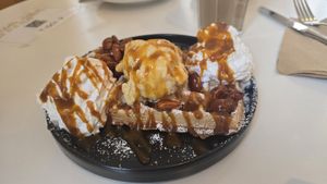 Pumpkin Spiced Waffel mir Vanilleeis at Ich Bin So Frey in Landau