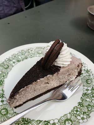 Oreo cheesecake at Ich Bin So Frey in Landau