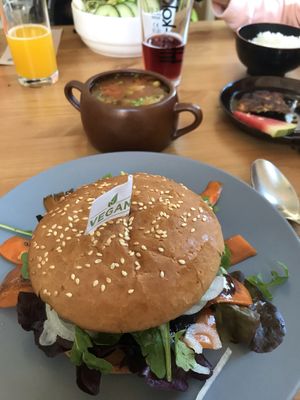 Red Lax Burger at Ich Bin So Frey in Landau