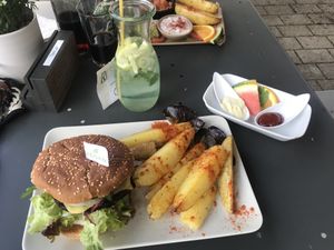 Burger mit Hauslimonade ❤️ at Ich Bin So Frey in Landau
