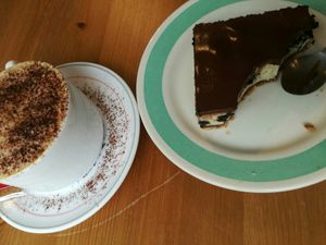 cappuccino and oreo cheesecake at La Face B in Lille