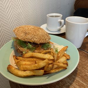 Burger at La Face B in Lille