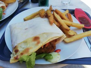 Burger version cheese naan avec steak vegan at Compose It in Narbonne