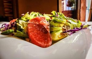 Fresh salad with lettuce, spinach, grapefruit, apple, almond and bittersweet dressing at Le Campane in Oaxaca