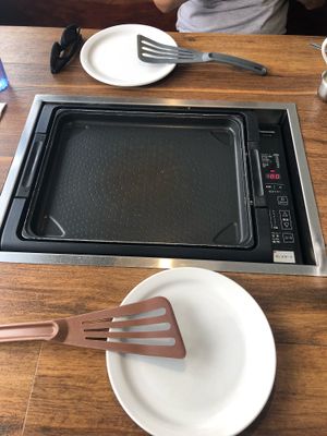 Nonstick griddle in the middle of the table for DIY pancakes at Slappy Cakes in Lahaina