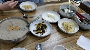Dotori imjatang (acorn flat noodle soup) with side dishes at Man Na Dotori in Gangreung