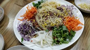 Dotori jaengban guksu (Acorn noodles in chilli sauce) at Man Na Dotori in Gangreung
