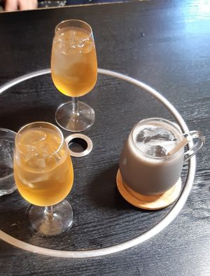 Latte au sésame noir ainsi que deux verres d'umeshu at Vegan Ramen Towzen in Kyoto