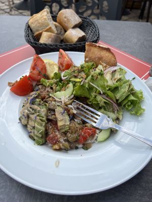 Vegan salad for lunch  at Food & Brew in Blois