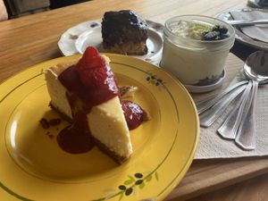 cheesecake, lemon pie y tarta de chocolate y zanahoria  at Blat Picat in Formentera
