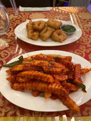Chili potatoes and fried vada  at Jyoti Restaurant - Nogosan in Seoul