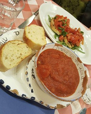Bruschetta and pasta at Tandem in Naples