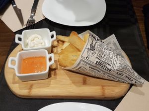 Yuca frita con salsas veganas at DETACON in Huesca