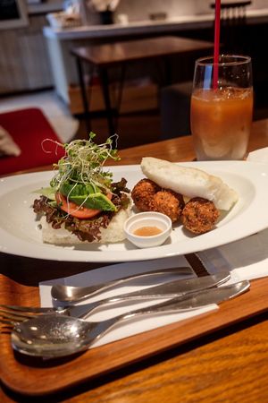 Vegan sandwich with falafel at En-Kitchen in Nagoya