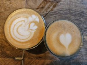 Cappuccino & latte with oat milk at Hommage in Cologne