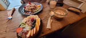 Bircher und Pancakes at Hommage in Cologne