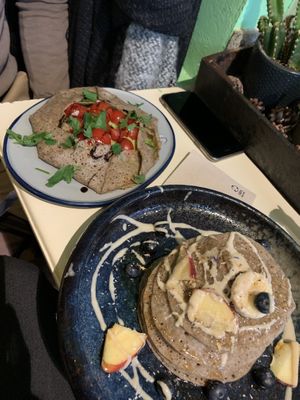 Avocado galette and vegan pancakes with fruit and nutbutter swirls at Hommage in Cologne