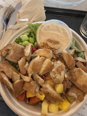Vegan chicken bowl   at Dean & David - Schellingstr in Munich