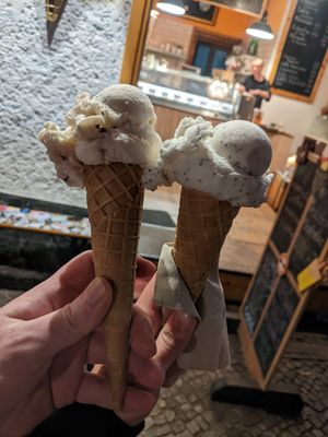Oat milk Stracciatella and lemon poppy seed at Balaram Eis in Berlin