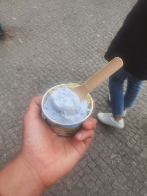 Flavours: Blue Coconut and Pistacchio at Balaram Eis in Berlin