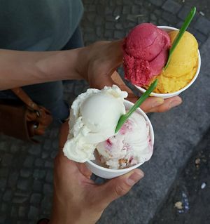 Top: Mango-Carrot & Cherry-Banana-Pitaya. Bottom: New York cheesecake & Pina colada at Balaram Eis in Berlin