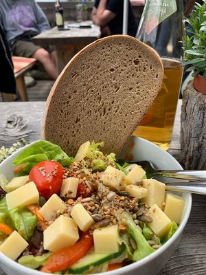 Salat mit Bergkäse / salad with mountain cheese 07/21 at Huendeleskopfhuette in Pfronten-kappel
