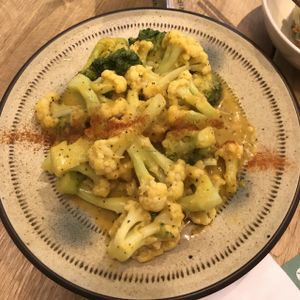 broccoli and kauliflower at Flourish 元禾食堂 - Yuán Hé ShíTáng in Taipei