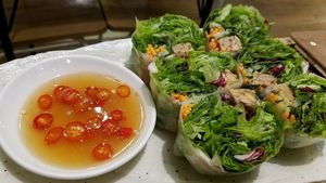 tempeh fresh rolls at Flourish 元禾食堂 - Yuán Hé ShíTáng in Taipei