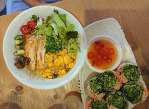 Bibimbap and summer roll at Flourish 元禾食堂 - Yuán Hé ShíTáng in Taipei