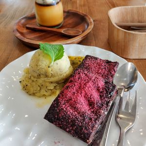 Chocolate brownie with ice cream at Flourish 元禾食堂 - Yuán Hé ShíTáng in Taipei